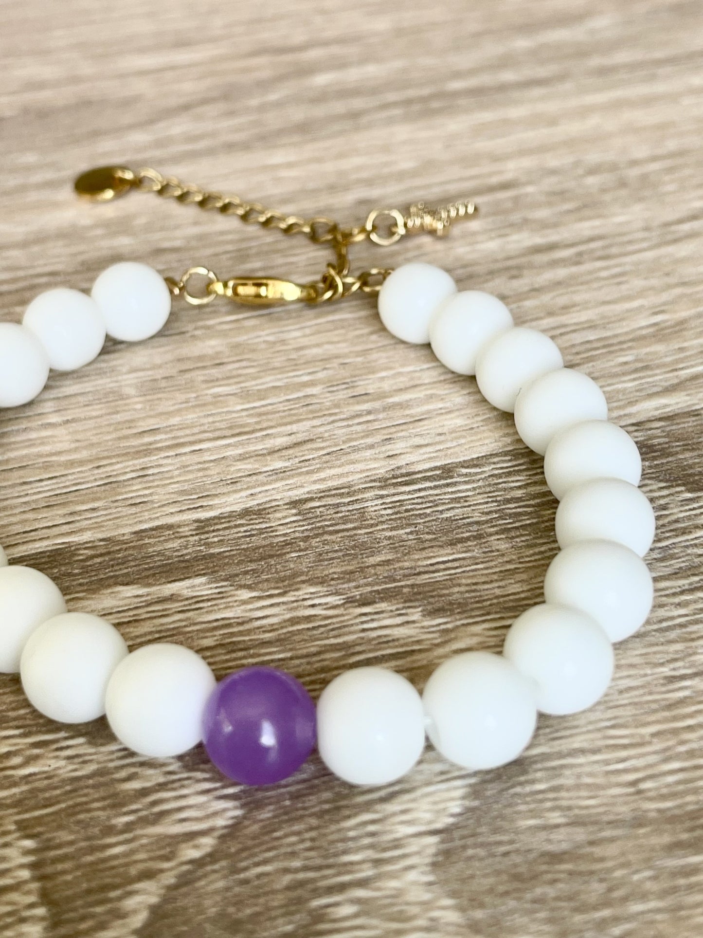 Bracelet dizainier Blanc et perlé violet